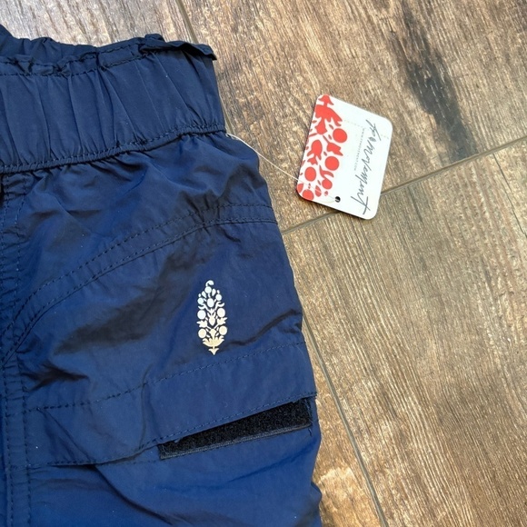 NEW Free People Movement In The Wild Cargo Hiking Shorts Supernova Women's Small - Picture 6 of 8